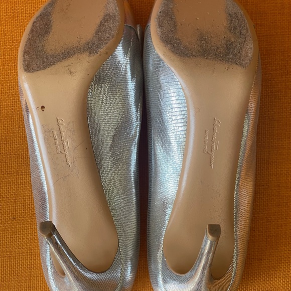 SALVATORE FERRAGAMO HEELS - Picture 4 of 10